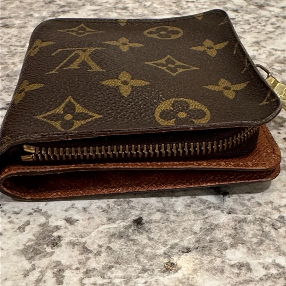 Louis Vuitton wallet - Picture 5 of 13